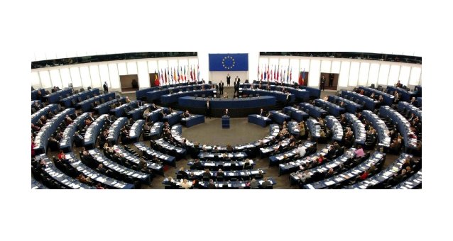 Precarious workers - MEPs say more legislative measures needed