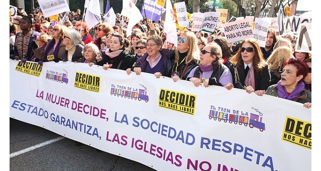 Nearly 2,000 health professionals have signed a manifesto against the abortion bill in Spain
